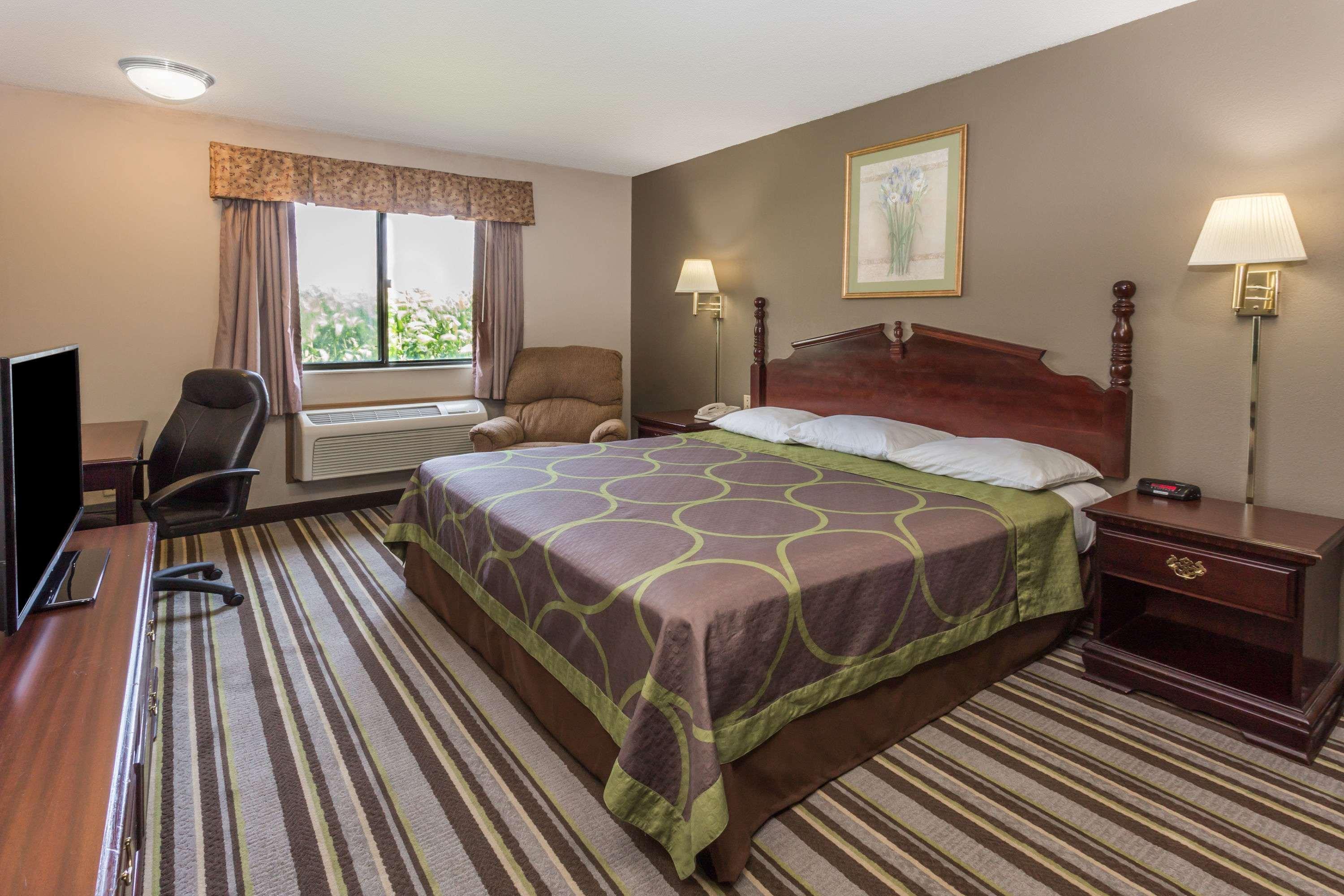 Super 8 By Wyndham Yorkville Buitenkant foto